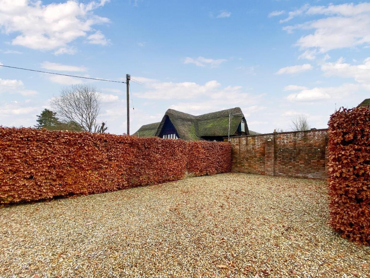 Bushton Barn Villa Royal Wootton Bassett Exterior photo