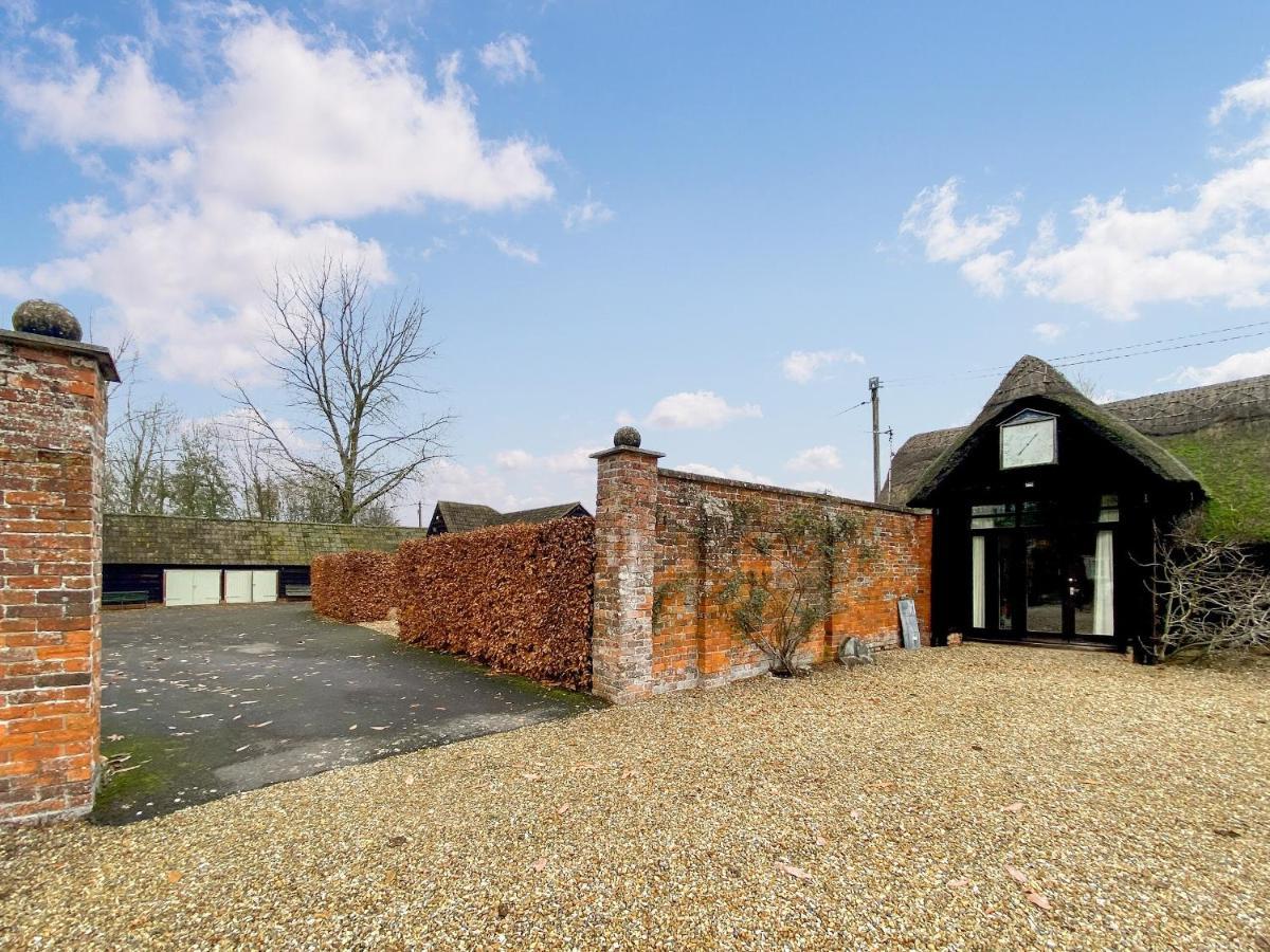 Bushton Barn Villa Royal Wootton Bassett Exterior photo